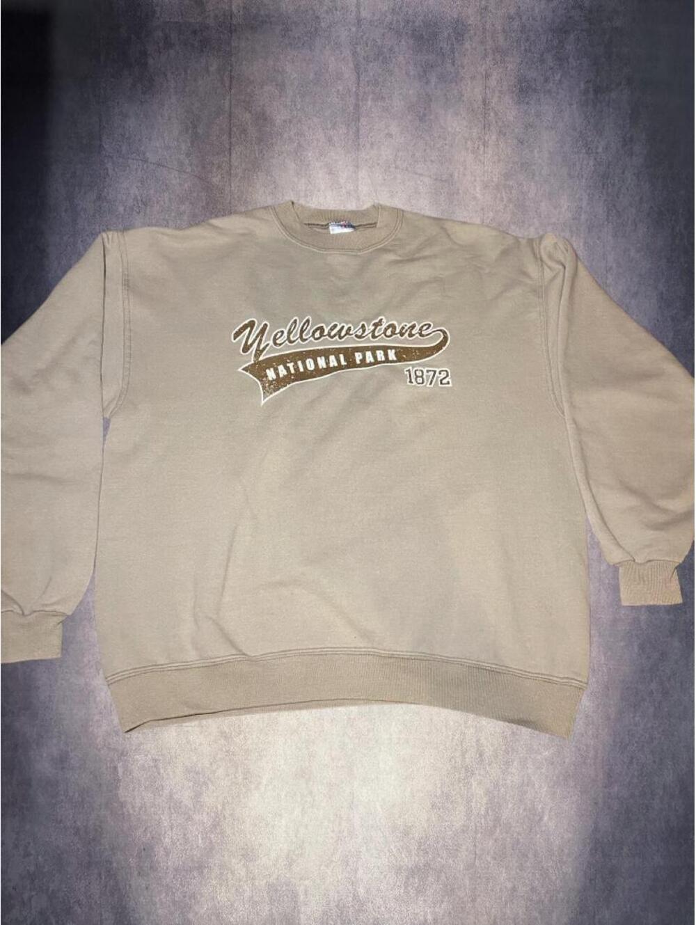 VINTAGE 90’s Jerzees Yellowstone National Park 1872 crewneck sweatshirt